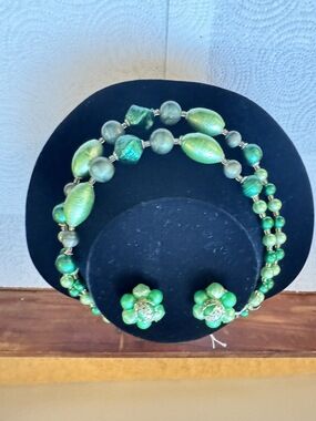 ⚜️ Made in Japan | Vintage Green Glass Bead Necklace & Cluster Clip-On Earrings